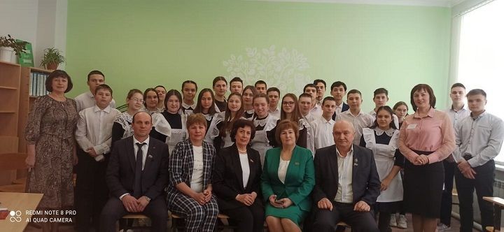 В Шахмайкинской школе прошел парламентский урок «Мы – граждане России. Единство народа - вечная ценность»
