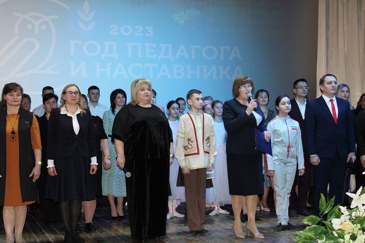 В Новошешминском РДК прошла торжественная церемония открытия Года учителя и наставника в России и Года национальных культур в Татарстане (фоторепортаж)