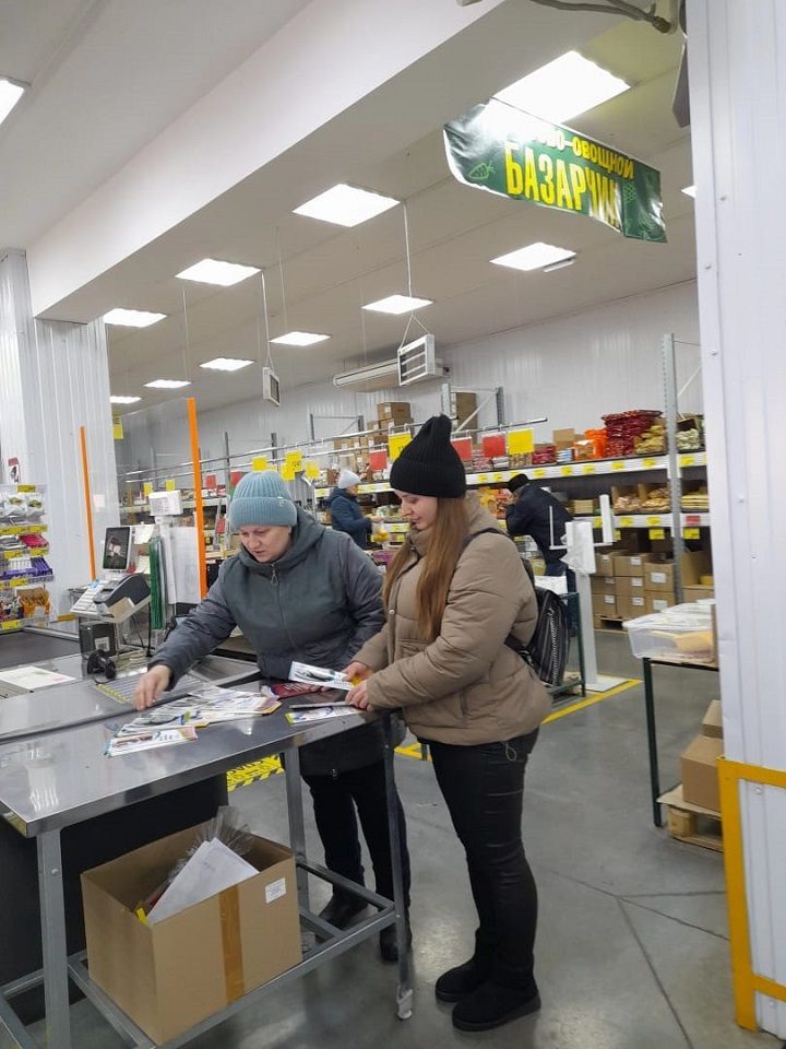 Бөтендөнья кулланучылар хокукларын яклау көне алдыннан Яңа Чишмә кибетендә «консультация өстәле» үткәрелгән