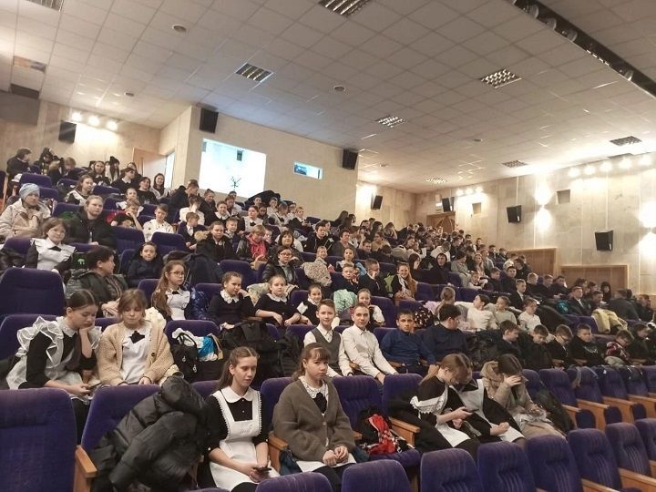 Новошешминские гимназисты посетили кинотеатр