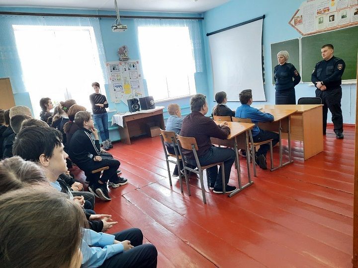 Сегодня в  Волчинской школе была организована встреча с инспектором ПДН
