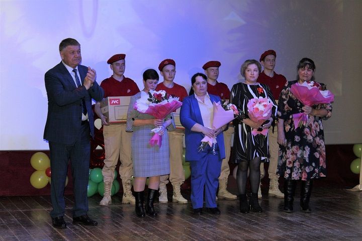 6 марта в Новошешминском РДК прошел праздник в честь Международного женского дня 8 марта (фоторепортаж)