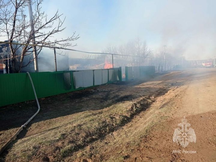 В Актанышском районе пожар уничтожил пять домов
