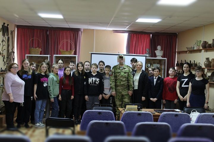 Участник СВО встретился с учениками Новошешминской школы