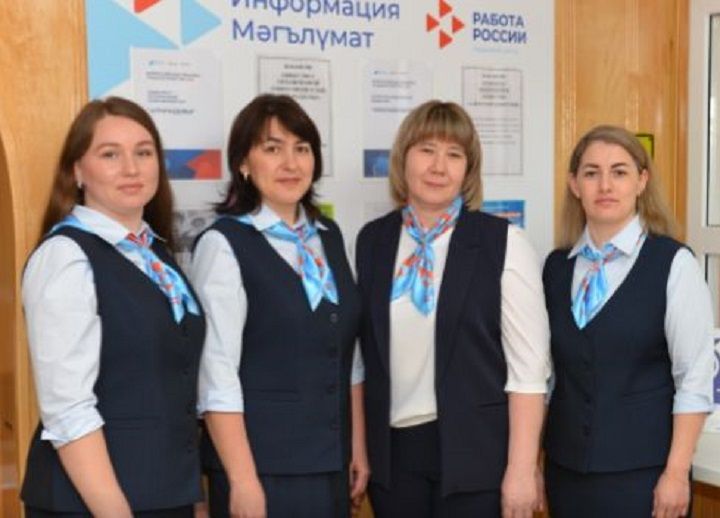 Соединяют  работодателей и соискателей
