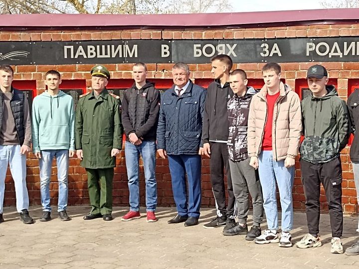 В Новошешминске прошли торжественные проводы призывников