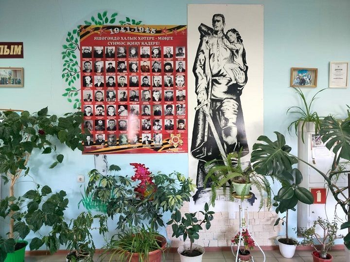 Беркем дә онытылмаган: Чертушта Бөек Ватан сугышында катнашучы якташларның фотосүрәтләре белән фотостенд урнаштырылган