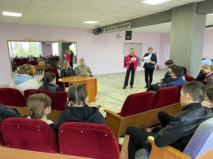 В Новошешминском районном доме культуры состоялась встреча с участником СВО