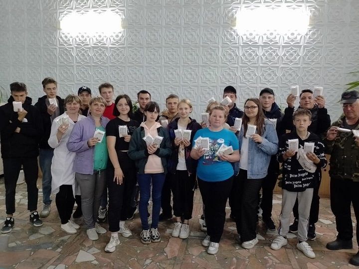 В Петропаловском СДК волонтёрами проведён мастер-класс по изготовлению сухого душа для бойцов в зоне СВО