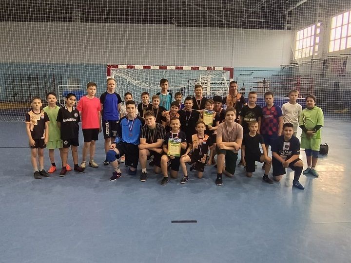 Медали разыграли между своими