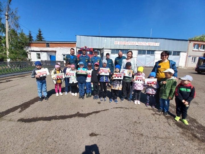 Воспитанники детского сада Новошешминской начальной школы посетили пожарную часть
