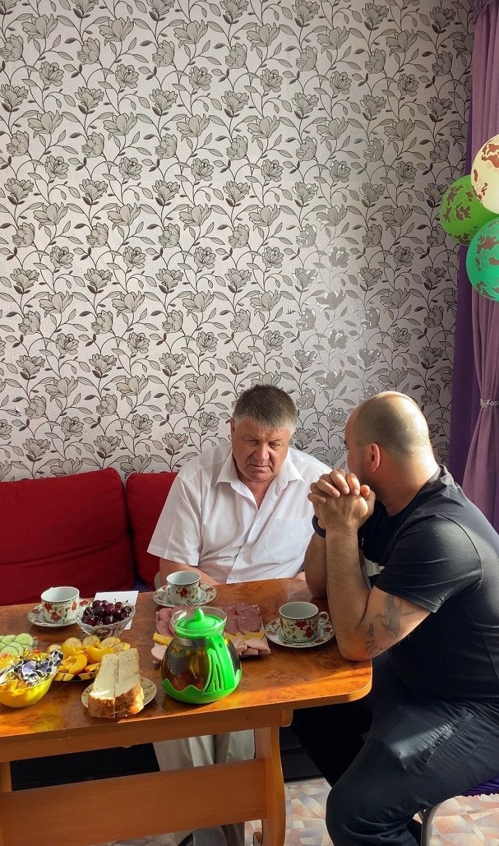 Глава района Вячеслав Козлов встретился с мобилизованным бойцом, которые приехал в краткосрочный отпуск