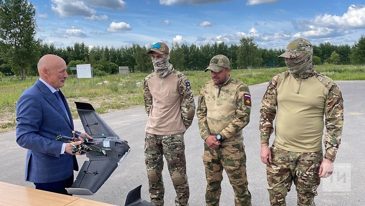 Бойцам батальонов «Алга» и «Тимер» доставили боевые дроны от Правительства Татарстана