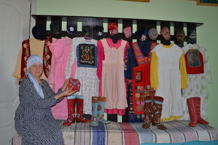 В Зиреклинском музее открылась выставка старинной женской национальной одежды
