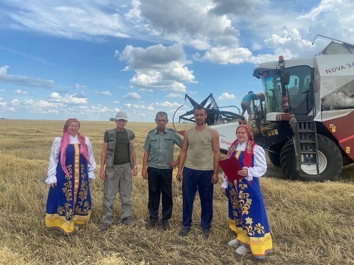 Архангел мәдәният йортының агитбригадасы басуда концерт белән булган