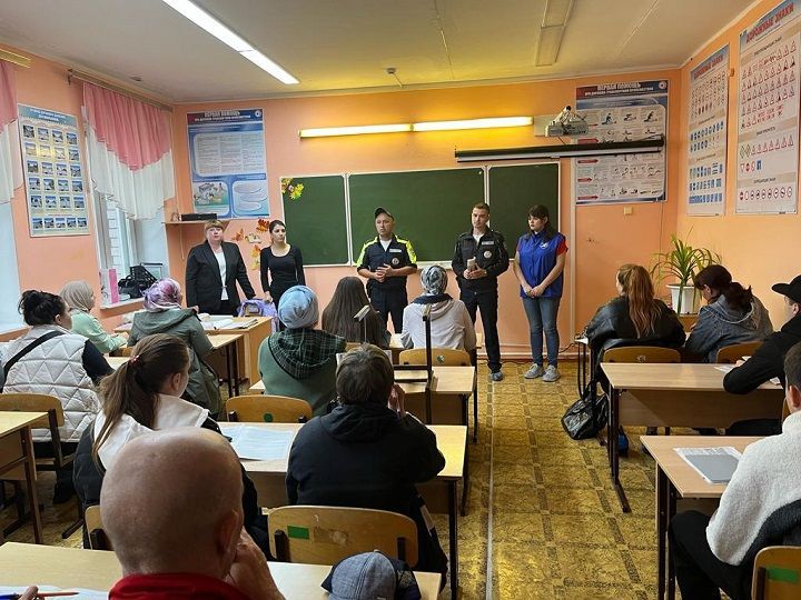 Родительское собрание с инспектором ПДД провели в Новошешминской школе