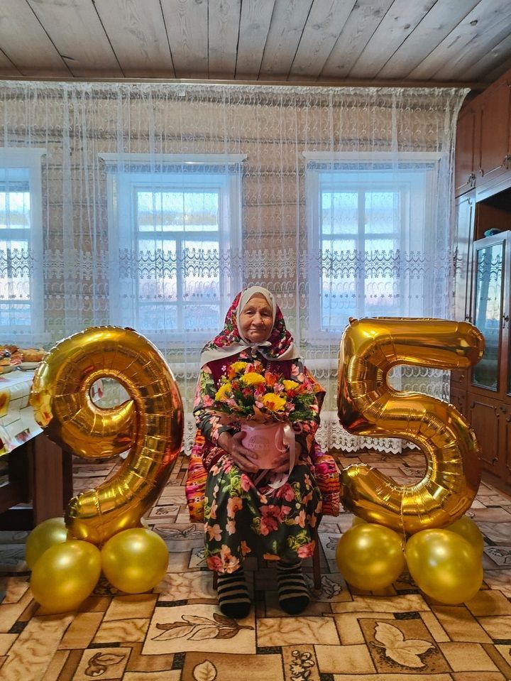 Старейшина села и в 95 даст фору молодым