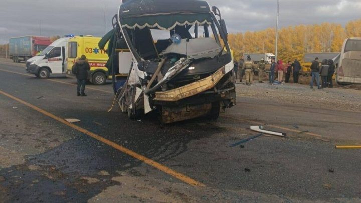 В ДТП с автобусами погибли двое, девять человек получили тяжелые ранения