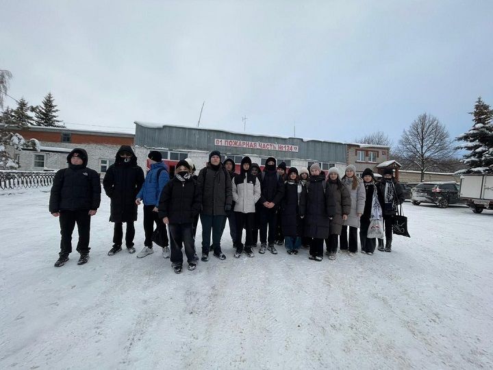 Юные пожарные из Новошешминской СОШ посетили МЧС и узнали о профессии спасателя