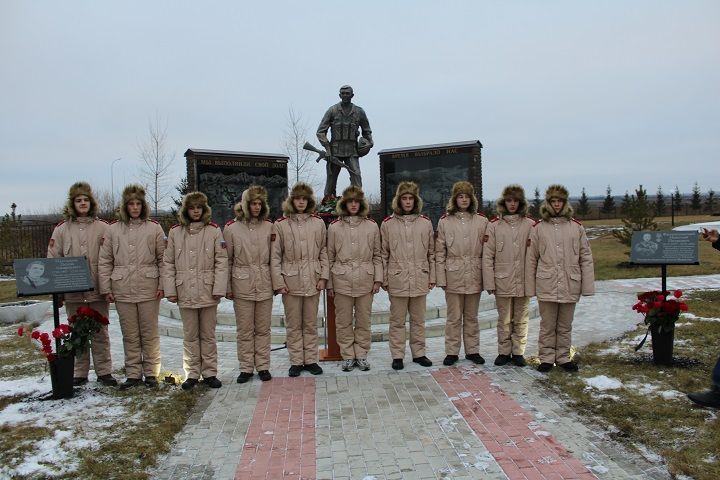 В память воинов-земляков (фоторепортаж)