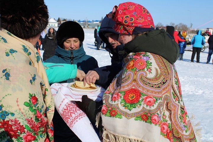 Масленица в 2024 году: история и традиции праздника со вкусом блинов