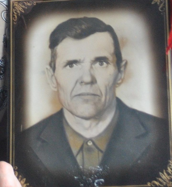 А память о нем в сердце живет моем