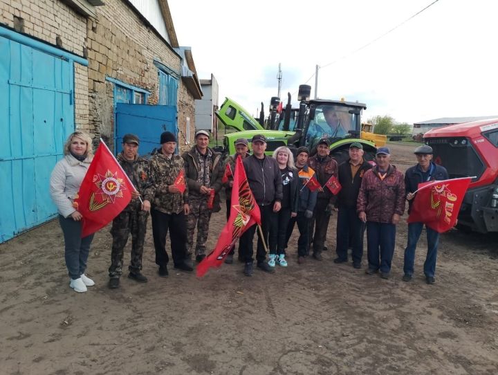 Специалисты Петропавловского СДК провели патриотическую акцию «Георгиевская ленточка»