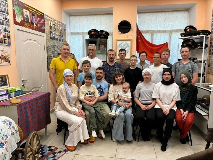 Зирекле музеенда СВОда катнашучы хәрби белән очрашканнар