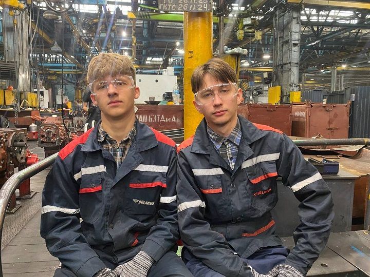 Яңа Чишмә студенты Минск трактор заводында практика уза