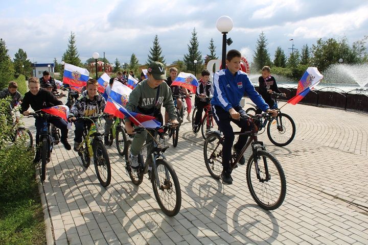 В Новошешминске состоялся велопробег, посвященный Дню Государственного флага России (видео)