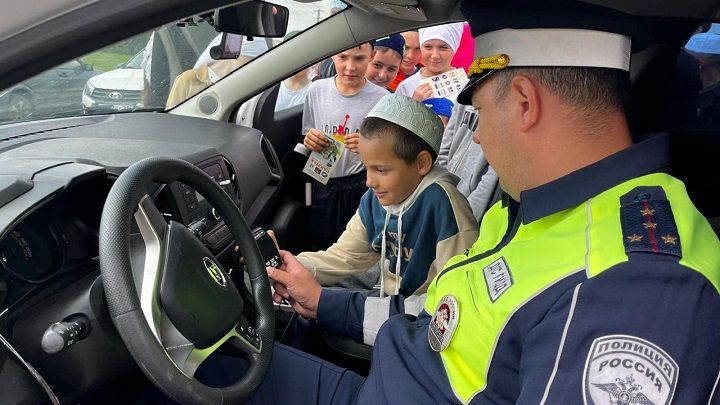 Юным азеевцам рассказали о ПДД, световозвращающих элементах, работе инспекторов ГАИ