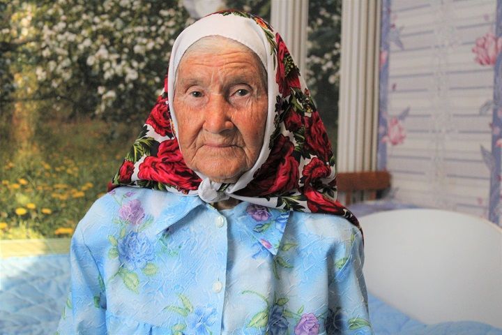 В 90 лет еще бегает