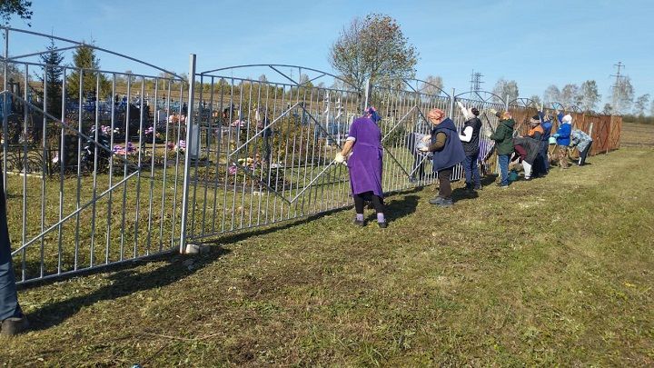 В Красном Октябре благоустроили кладбище