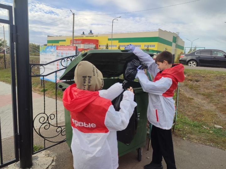 «Первые» провели субботник в парках Новошешминска