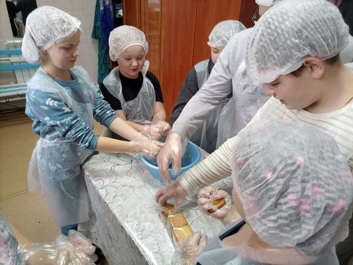 Сотрудники Новоиванаевского СДК провели мастер-клас для школьников