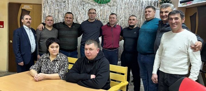 Чаллы Башы авылында кайнар нокталарда булган егетләр белән очрашу булды