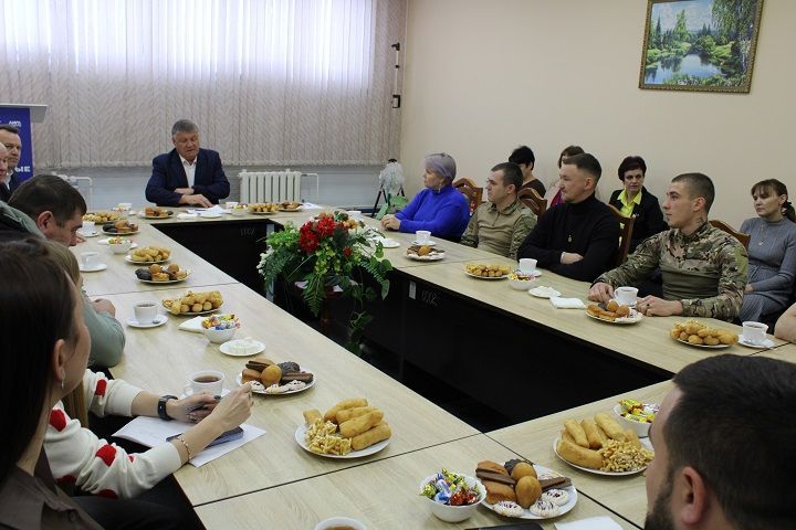 Сугышчылар һәм волонтерлар белән очрашу