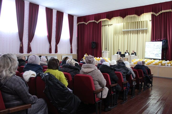Авырлыкларга зарланмыйлар, аларны бергәләп хәл итәләр