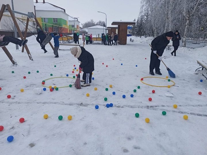 Зимние забавы: веселая игровая программа в сквере