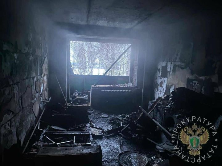 На пожаре в Чистополе погибли женщина и 2-летний ребенок