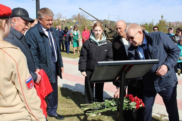 В Новошешминске открыли мемориальную доску Александру Орлову (фоторепортаж)