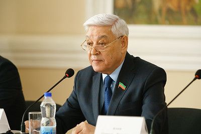 Поздравление Председателя Государственного Совета Республики Татарстан Ф.Х.Мухаметшина с Праздником Весны и Труда