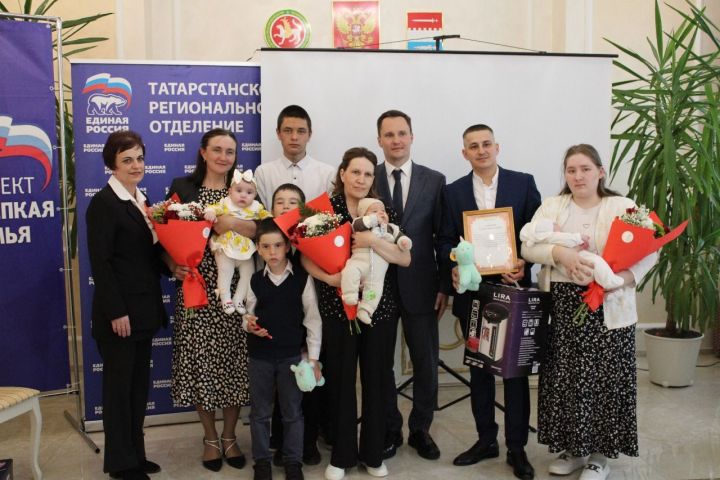 15 мая в Новошешминском ЗАГС отметили Международный день семьи (фоторепортаж)