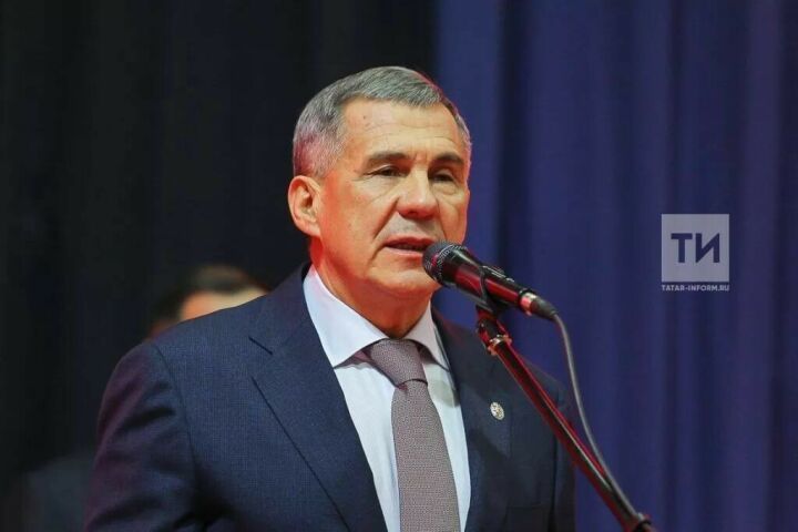 Раис Республики Татарстан Рустам Минниханов поздравляет татарстанцев с Днем Победы