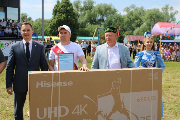 8 июня в Новошешминске прошел Сабантуй (фоторепортаж)
