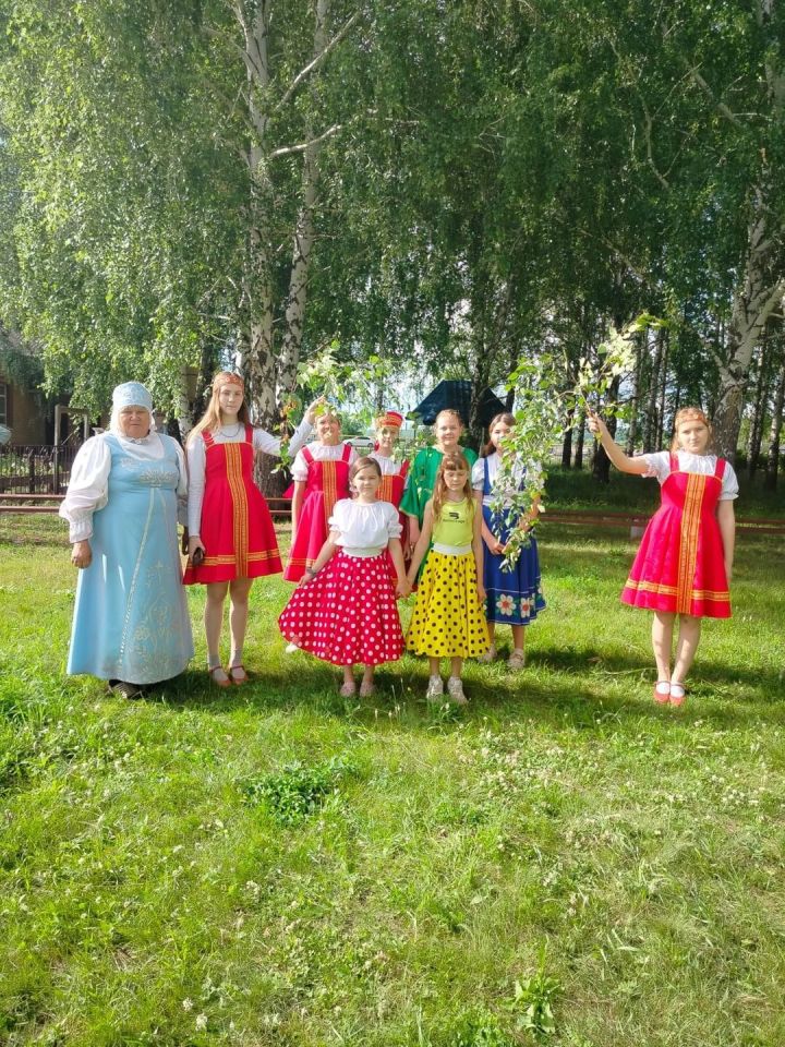 «На Ивана, на Купала»: праздник солнца, трав и веселья на детской площадке