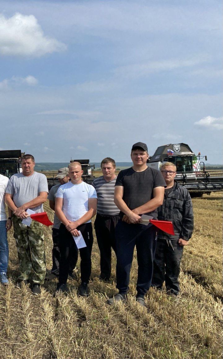 Определены лидеры очередной недели на уборке урожая