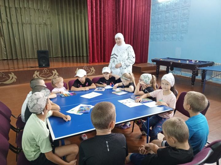 В Шахмайкино для детей провели познавательно-игровую программу «Светофор — наш друг»
