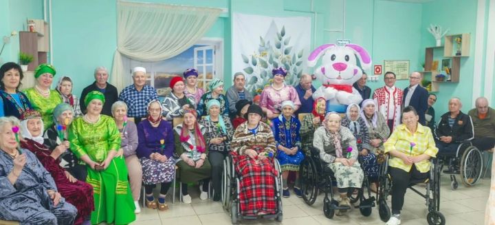 «Мелодии весны» согрели сердца получателей социальных услуг Новошешминского дома-интерната