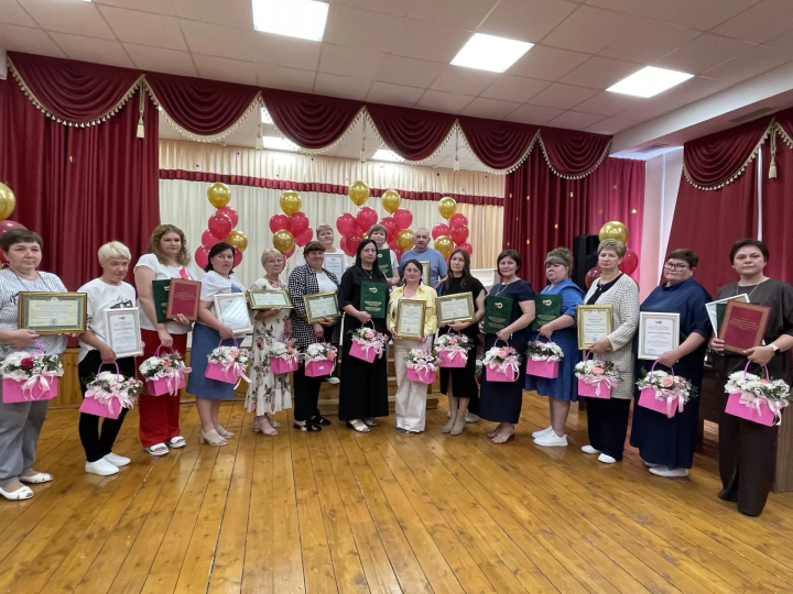 Забота, согревающая сердца: в Новошешминске отметили День социального работника